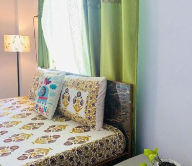 Sualkuchi Apartment | Inviting Windchime9: Guest Rated 9/10 with Breakfast Included