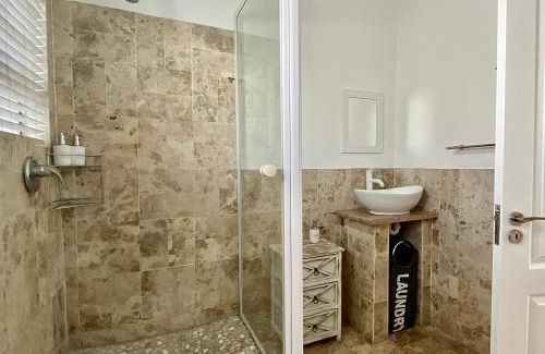 Struisbaai Apartment | Pet-Friendly Retreat at Windekind for Budget Travelers