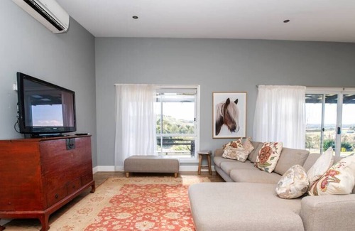 Windera House | Windera - Cozy Retreat in the Country, Sleeps 10 Comfortably