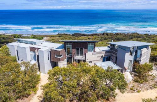 Moggs Creek House | Family-Friendly Escape at Windform House with Kitchenette