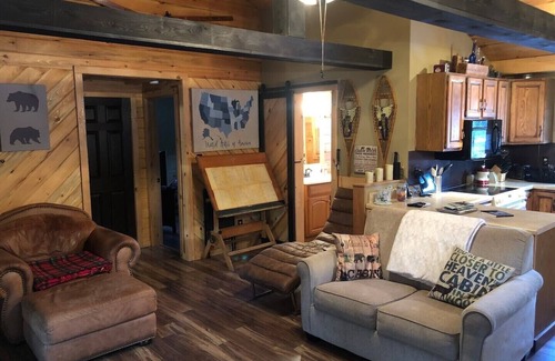 Town of Conesville Cabin | Experience Windham 2 BR Cabin with Vintage Camper Getaway