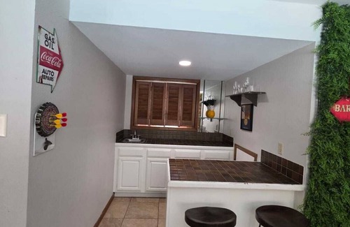 North Arlington House | Winding Hollow : Spacious 5-bedroom house in tranquil Arlington