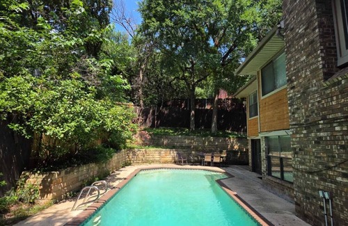 North Arlington House | Winding Hollow : Spacious 5-bedroom house in tranquil Arlington