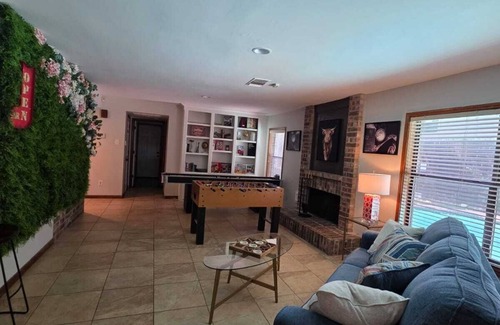 North Arlington House | Winding Hollow : Spacious 5-bedroom house in tranquil Arlington