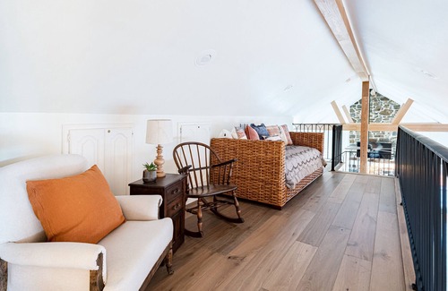 Oatmeal House | Winding River Panoramic Lookout | Deck