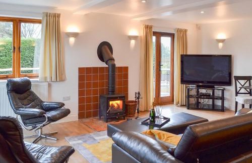 Herstmonceux House | Guest Rated: Windmill Barn - 4-Star Family-Friendly Retreat