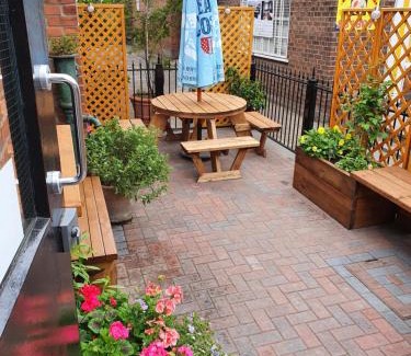 Beverley Hotel | Pet-Friendly Windmill Bed and Breakfast with Delicious Breakfast