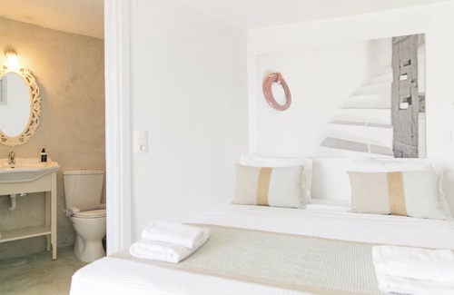 Artemonas Hotel | Discover Windmill Bella Vista: Pool, Spa & Family-Friendly
