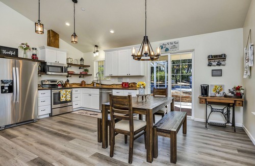Hidden Valley Lake Cottage | Windmill Cottage - Serene Retreat with Pet-Friendly Amenities