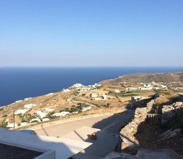 Artemonas Apartment | Family-Friendly Windmill Villas with High Guest Ratings