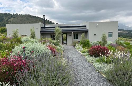 Stellenbosch House | Experience Windon Vineyard Farmhouse: 4-Star Family Retreat