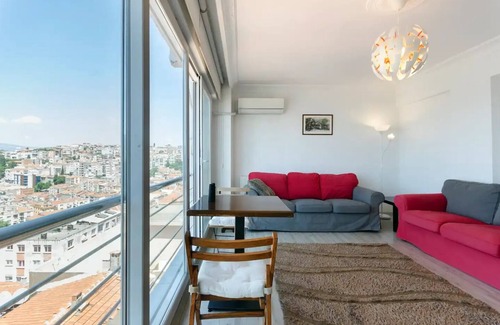 Karabaglar Condo | Guest Rated 10/10: Windows On The Bay in Izmir Awaits