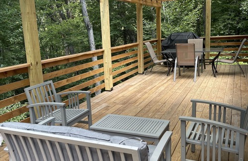 Ashley Oaks Cabin | Explore Windrock Ridge Cabin - Pet Friendly & Minutes Away