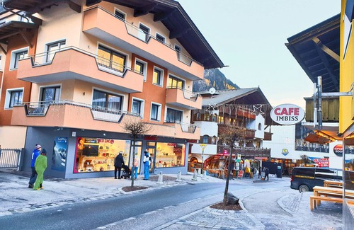 Mayrhofen Apartment | Windschnur - Akelei 6: Your Gateway to Skiing Adventures