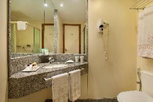Centro Hotel | Beachfront Bliss at Windsor Asturias Hotel - Rated 8.5/10