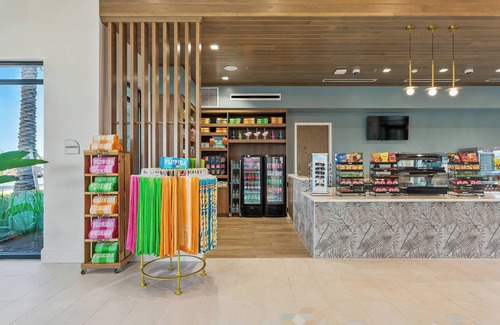 Four Corners House | Windsor Cay · 5BR Villa w/Heated Pool