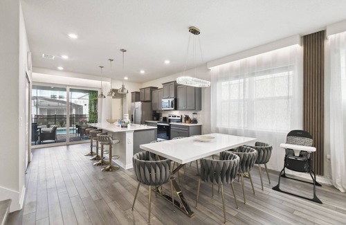 Four Corners House | Windsor Cay · 5BR Villa w/Heated Pool