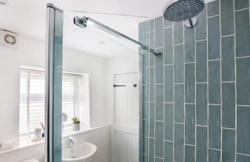Chipping Norton House | Discover Windsor Cottage: Family-Friendly Retreat in CN