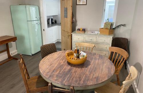 Windsor City Centre Villa | Windsor Cottage: Guest Rated 10/10 with Family-Friendly Amenities