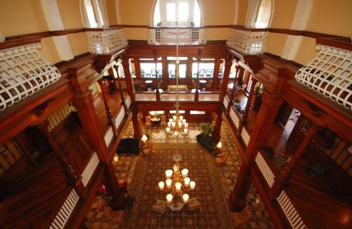 Americus Hotel | Discover Windsor Hotel: Family-Friendly Comfort & Dining