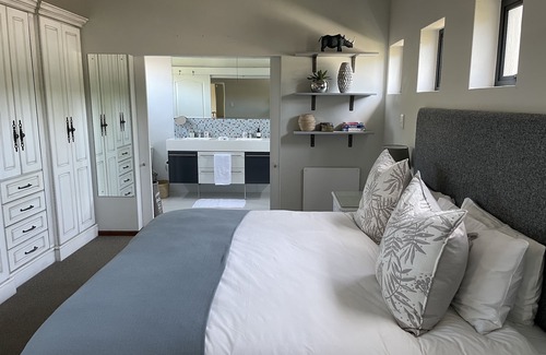 Tokai Bed & Breakfast | Discover Windsor House: Ocean Views & Poolside Relaxation