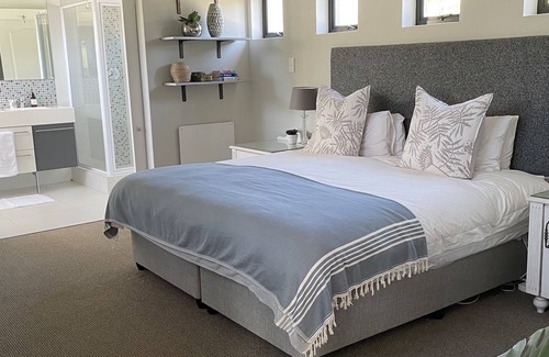 Tokai Bed & Breakfast | Discover Windsor House: Ocean Views & Poolside Relaxation