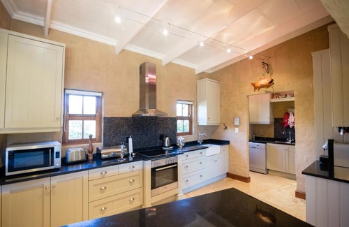 Dullstroom House | Windsor House: 4-Star Stay with Family-Friendly Amenities