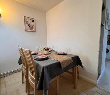 Slough House | Windsor & Legoland Stay, Slough & Free Parking - Berkshire