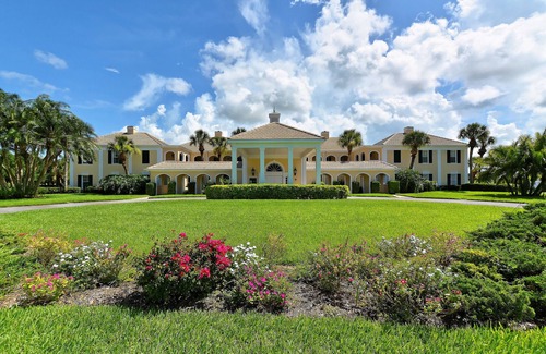 Osprey Apartment | Windsor Lodge Unit 15, studio, close to the beaches, pool access