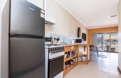 Lancelin Apartment | Beachfront Windsurfer Chalet with Family-Friendly Amenities