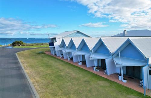 Lancelin Apartment | Pet-Friendly Retreat at Windsurfer Beach Chalet 4