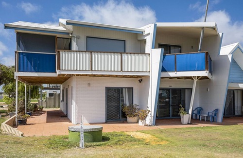 Lancelin Apartment | Family-Friendly Beach Front Apartment with Kitchen Access