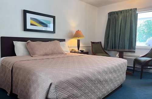 Grove Hill Hotel | Welcoming Windtree Inn: Pet-Friendly with Spa & Dining