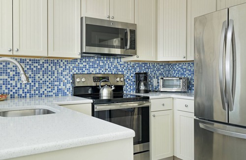 Napeague Apartment | Oceanfront Bliss at Windward Shores Resort - Rated 8.8/10