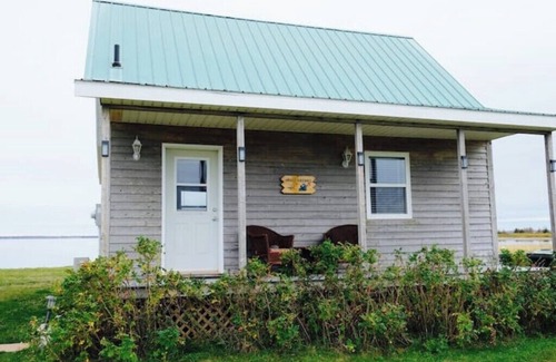 Hamilton Cottage | Seaside Retreat: Pet-Friendly Cottage with Ocean Views