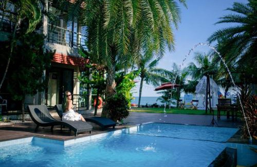 Takat Ngao Resort | Seaside Serenity at Windy Seaview Resort with Pool & Beach