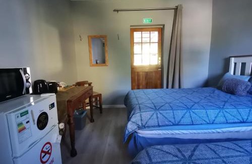 Nelson Mandela Bay Apartment | Windygates Estate Room 2: Family-Friendly Retreat with Kitchen