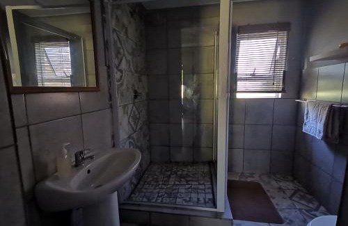 Nelson Mandela Bay Apartment | Windygates Estate Room 2: Family-Friendly Retreat with Kitchen