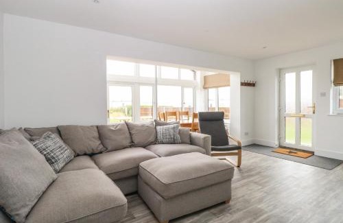 Irstead House | Windyridge: Premier 4-Star Retreat with Perfect Reviews