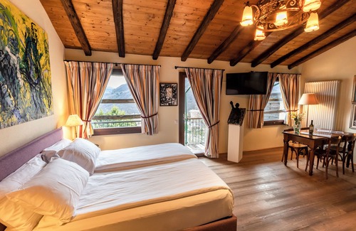 Castelrotto Bed & Breakfast | Artistic Retreat at Wine & Art Relais Vallombrosa