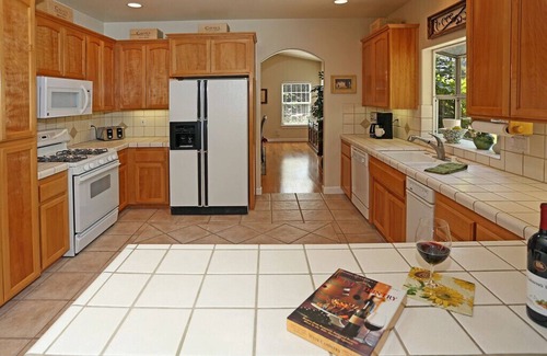Los Olivos House | Wine Barrel Cottage: Top-Rated Getaway in Los Olivos