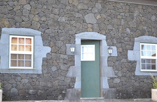 Praia da Vitoria House | Discover Wine Cellar Mendes Porto Martins: Rated 10/10 Stay