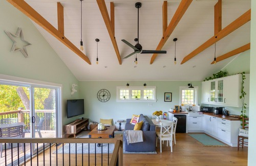 Niagara-on-the-Lake Bed & Breakfast | Inviting Farmhouse Loft Overlooking Wine Country Views