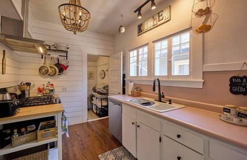 Santa Rosa Cottage | Experience Wine Country Cottage in Downtown Santa Rosa