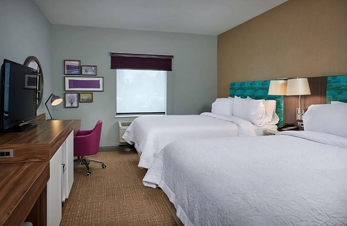 Sherwood - Tualatin North Hotel | Relaxing Wine Country Retreat in Sherwood with Pool & Pets