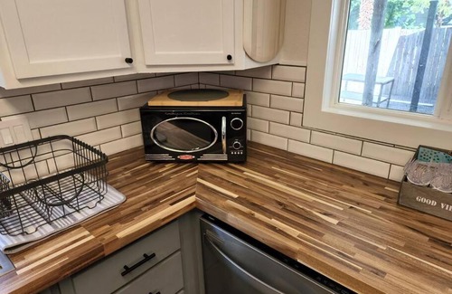 Newberg House | Relaxing Wine Country Getaway with Kitchen Amenities