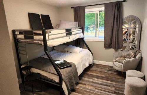 Newberg House | Relaxing Wine Country Getaway with Kitchen Amenities