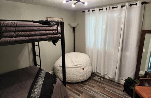 Newberg House | Relaxing Wine Country Getaway with Kitchen Amenities