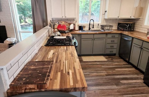 Newberg House | Relaxing Wine Country Getaway with Kitchen Amenities