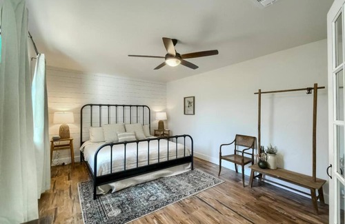 Johnson City House | Relaxing Wine Country Retreat with Fire Pit & Ocean Views